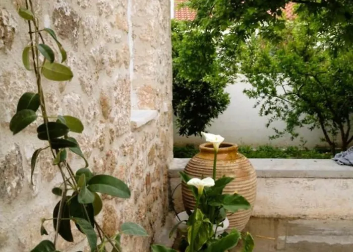 Aνεξάρτητη παραδοσιακή πέτρινη * Korinth